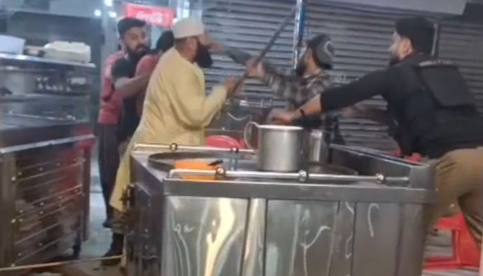 سمن آباد ۾ حددخلين  خلاف آپريشن، هوٽل مالڪن جو حملو، ايس ايڇ او زخمي