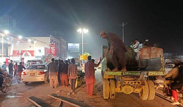 پهلوان ڳوٺ ۾ حددخلين خلاف آپريشن ڪندڙ ٽيم تي حملو