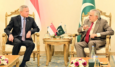 Foreign Minister of Singapore meets Ishaq Dar